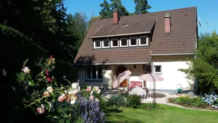 Außenansicht mit Terrasse
