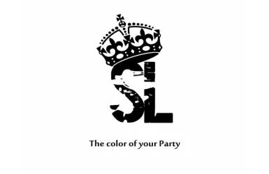 Ein Logo mit den Buchstaben "SL" und einer Krone darüber. Darunter steht der Slogan "The color of your Party".