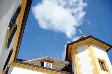 Außenansicht mit Treppenturm