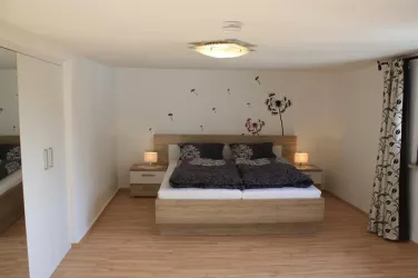 großes Schlafzimmer