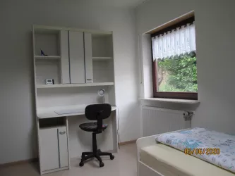 Schlafzimmer 2 mit Schreibtisch