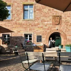 Biergarten1 (© Archiv: Kloster Hornbach)