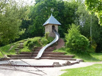 Abenteuerspielplatz Hornbach Rutsche (© Archiv: Verbandsgemeinde Zweibrücken-Land)