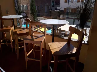 Café Innen und außen (© Hr. Stampfer)