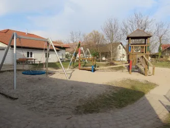 Kletterhaus und Nestschaukel (© EM/Urlaubsregion Freinsheim)