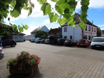 Parkplatz Dorfplatz Dackenheim 1 (© Urlaubsregion Freinsheim)