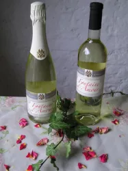 Wein- und Sektflasche (© Weingut Winkels-Herding)