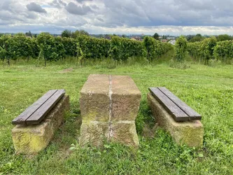 Picknickplatz „Dorfblick“ Tisch mit Bänken