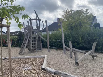 Kletterelemente Spielplatz Birkenstraße Bornheim