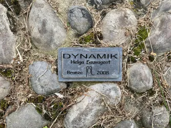 Skulptur „Dynamik mit Sprinterin“ Bornheim (3)