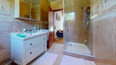 Bad mit Dusche OG