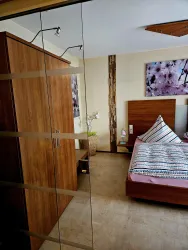 Zimmer mit Schiebetür zum abtrennen
