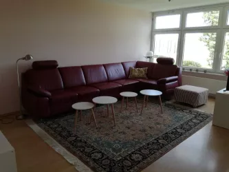 Wohnzimmer mit Riesencouch