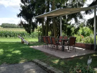 Schattige Terrasse am Spielplatz