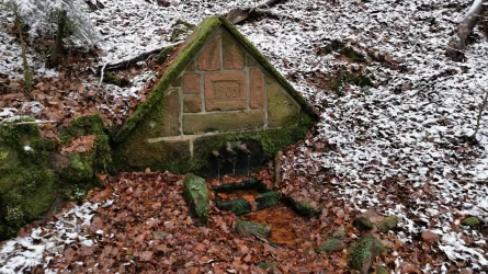 Drei Röhren Brunnen - Lindenberg (Pfalz)