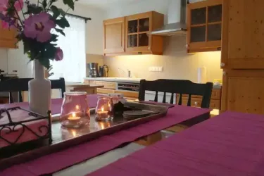 Küche mit erhöhten Eßtisch 7 Personen