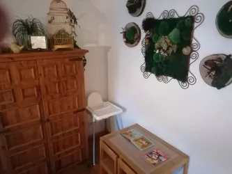 Kindertisch im Wohnzimmer