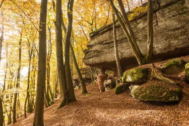 Hohle Felsen am Brunnen- und Quellenweg