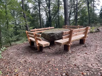 Rastplatz Runder Tisch - Neue Bänke