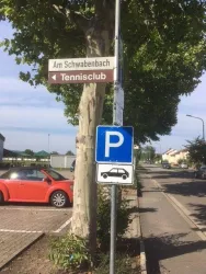 Parken an der Schwabenbachhalle