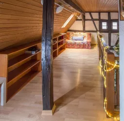 Ansicht III Galerie Ferienhaus Trifels (© Andreas Becker)