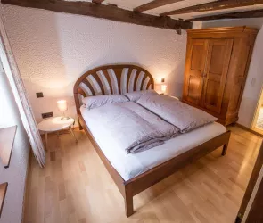 Schlafzimmer 1 Ferienhaus Trifels (© Andreas Becker)
