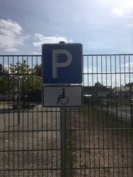 Behindertenparkplatz Bahnstraße