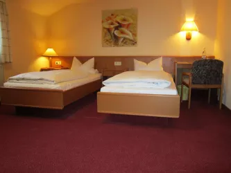 Wohnbeispiel Zweibettzimmer (1) (© Archiv Landgasthaus Neupert)