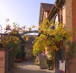 Weingut Weisbrod Innenhof (© Andreas Weisbrod)