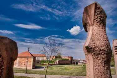König-Dame-Springer-Skulptur Fronte Lamotte-4300