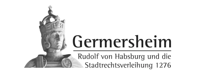 Eine Statue von Rudolf von Habsburg mit einer Krone. Darunter steht "Germersheim" und Informationen zur Stadtrechtsverleihung 1276.