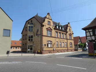 Bürgerhaus Ottersheim Gebäude mit Nachbargebäuden