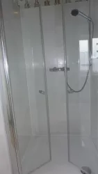 Dusche (© Erika Thurau)
