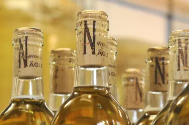 Weinflaschen mit Holzkorken