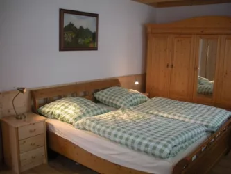 Schlafzimmer 1