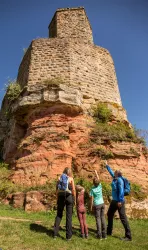 Familie am Bergfried des Gräfenstein
