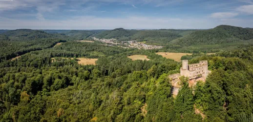Blick auf die Burg Gräfenstein bei Merzalben