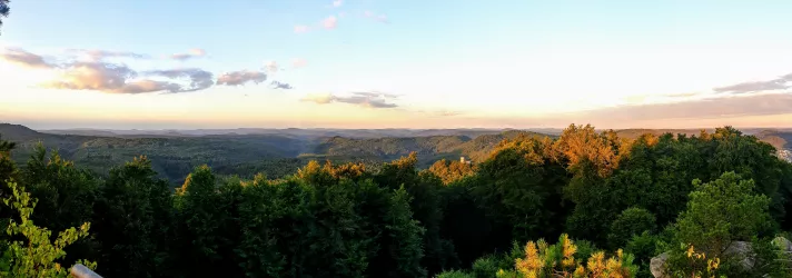 Panoramablick vom Winschert-Felsen auf Burg Gräfenstein