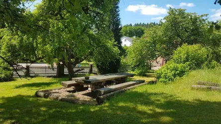 Sitzgruppe Garten (© Archiv: Hostel Forsthaus)