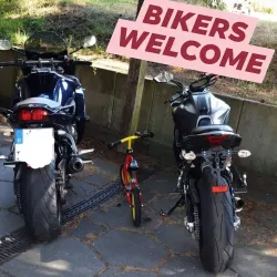 Biker willkommen (© Archiv: Hostel Forsthaus)