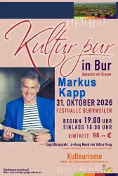 Ein Plakat für eine Veranstaltung mit dem Titel "Kultur pur in Bur". Es zeigt den Künstler Markus Kapp, der am 31. Oktober 2026 im Festhalle Burrweiler auftritt.