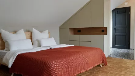 Schlafzimmer 1