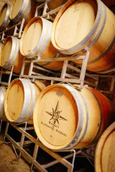 Barriques (© Weingut Ellermann-Spiegel)