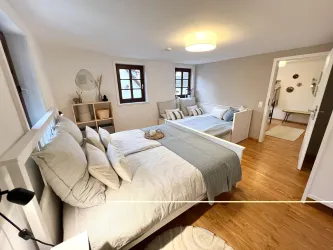 Hauptschlafzimmer mit Zusatzbett