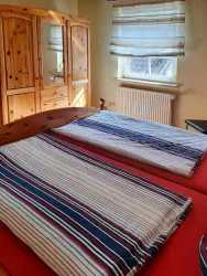 Schlafzimmer Blick zum Fenster