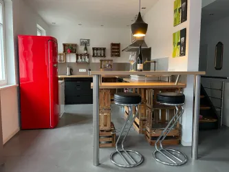 Küche mit Sitzgelegenheit