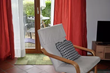 Terrasse mit Blick zur Natur (© M.B.)