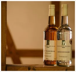 Weinflaschen (© Weingut Joachim Becker)