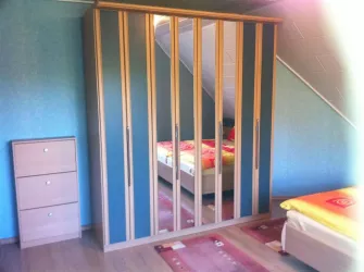 Kleiderschrank im Schlafzimmer