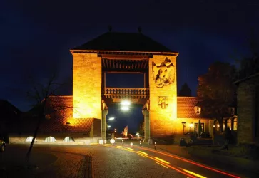 Deutsches Weintor bei Nacht (© Archiv TI Bad Bergzaern)